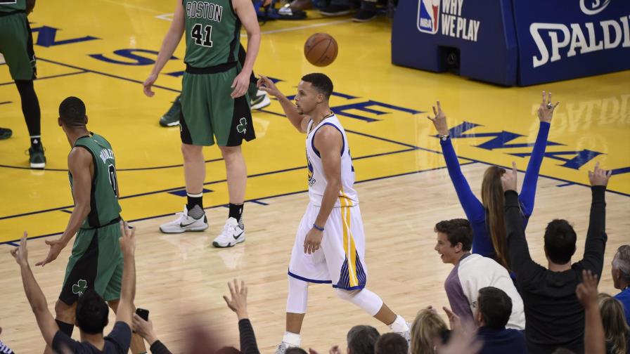 VIDEO: Y la racha se detuvo en 54; Boston rompe cadena de Golden State en su hogar VIDEO: Y la racha se detuvo en 54; Boston rompe cadena de Golden State en su hogar