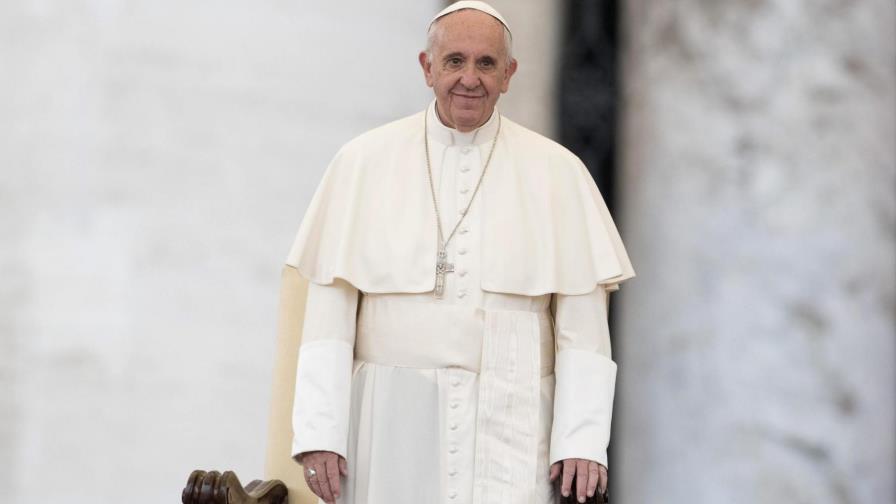 El papa celebró vigilia de Divina Misericordia y recordó muerte de Juan Pablo II