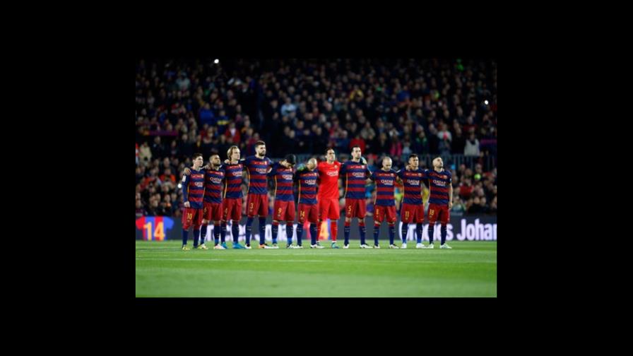 El Camp Nou recuerda a Cruyff antes del Clásico