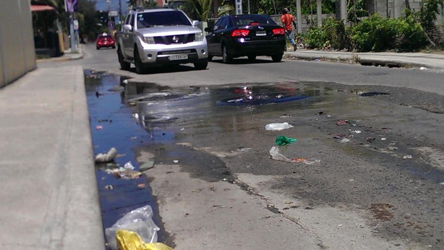 Aguas residuales afectan sector Gurabo de Santiago