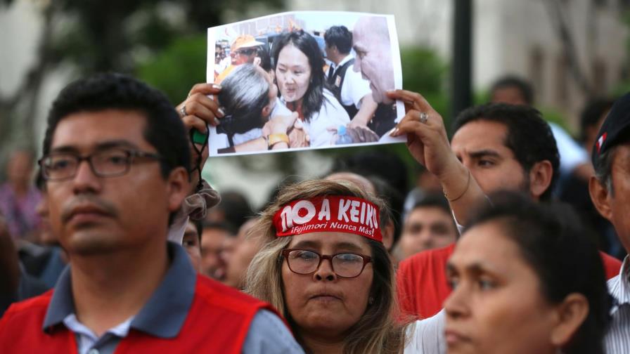 Izquierdista y conservador empatan 2do lugar Perú 