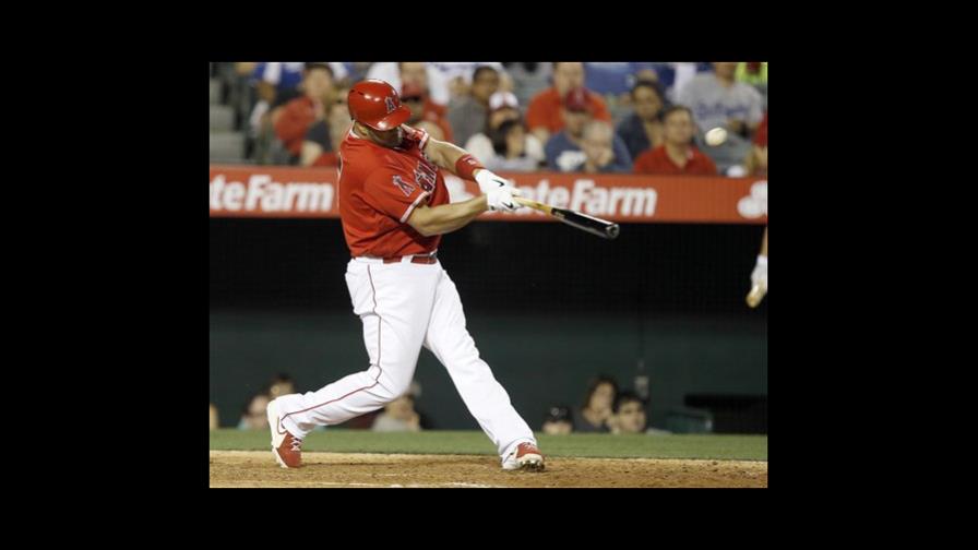 Pujols termina la temporada con jonrón y tres impulsadas