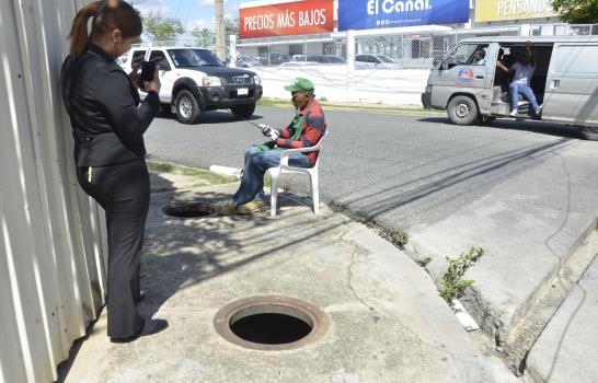 El peligro de filtrantes sin tapa en Ciudad Moderna El peligro de filtrantes sin tapa en Ciudad Moderna