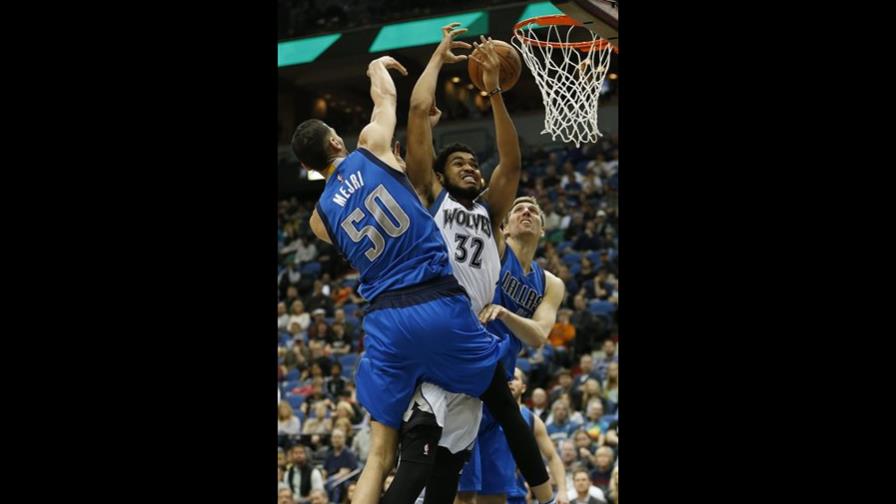 Towns estuvo cerca del triple-doble, pero Barea enterró a Minnesota Towns estuvo cerca del triple-doble, pero Barea enterró a Minnesota