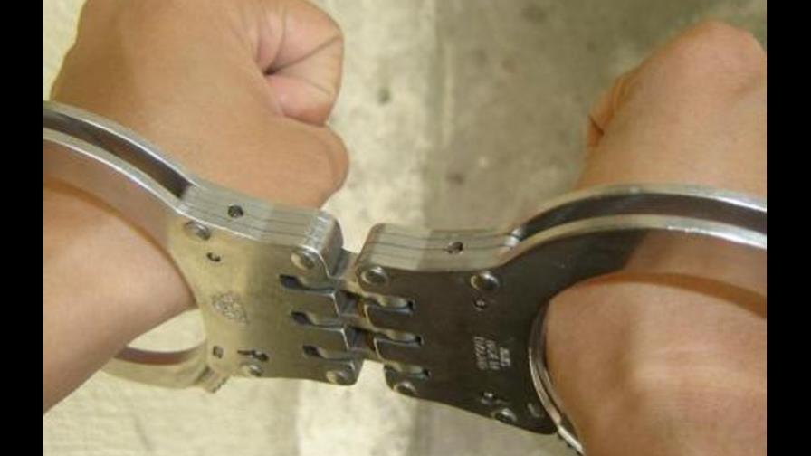 Juez mantiene cargos contra exoficial dominicano acusado de violar presa en Lawrence