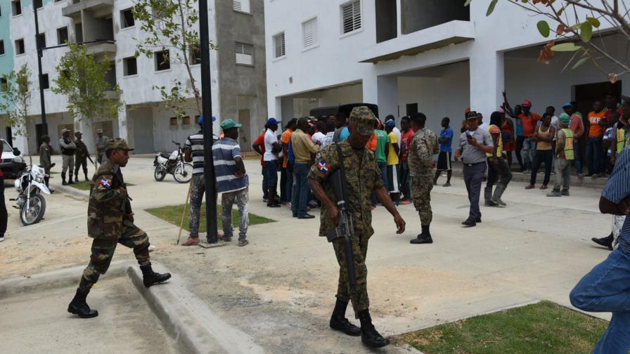 Obreros de La Nueva Barquita protestan por el pago de tres meses de trabajo