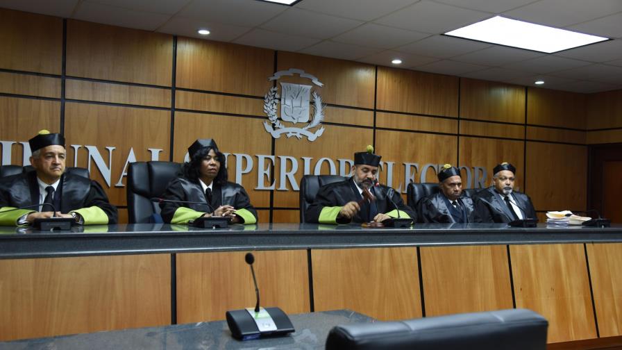 El TSE ordena inscribir la candidatura de Tonty Rutinel a la alcaldía de SDE
Tribunal Electoral ordena inscripción candidatura de Rutinel