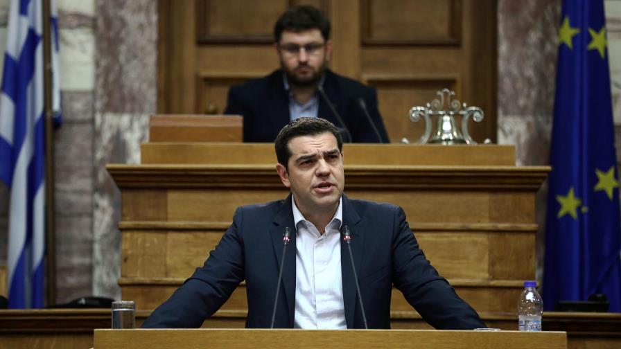 Tsipras carga contra el FMI en un discurso ante su grupo parlamentario