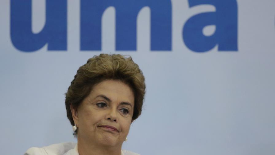 Rousseff ironiza propuestas para convocar nuevas elecciones este mismo año