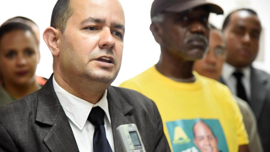 Aspirante a diputado denuncia Medio Ambiente le incauta propaganda