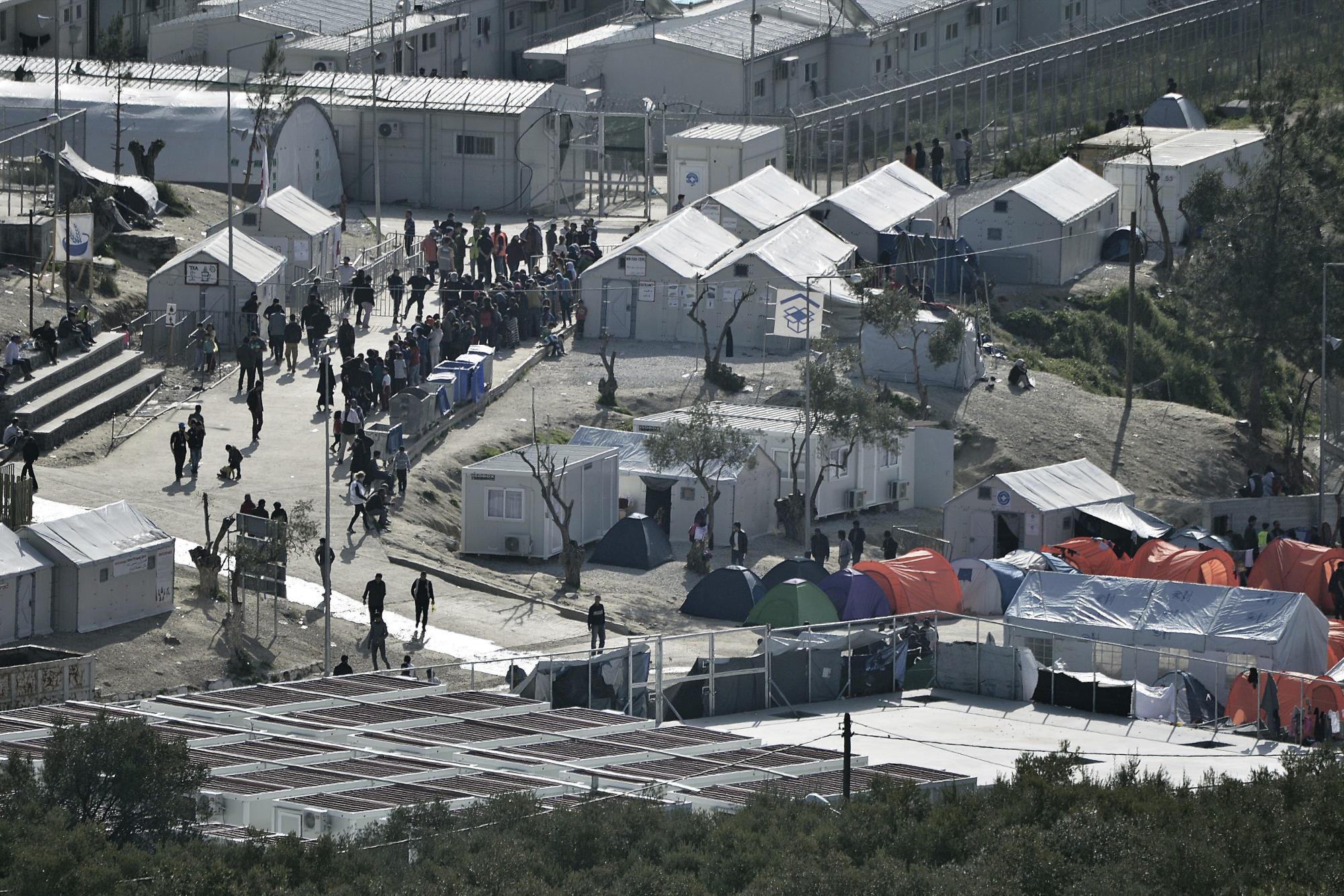 Vista general de un campamento para refugiados en la isla de Lesbos, Grecia, hoy, 5 de abril de 2016. 