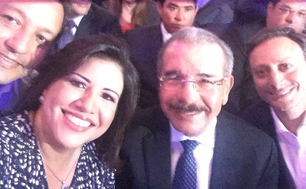El ”selfie” publicado en Twitter por la vicepresidenta de la República Margarita Cedeño con el presidente Danilo Medina, Abel Martínez y Jean Rodríguez 