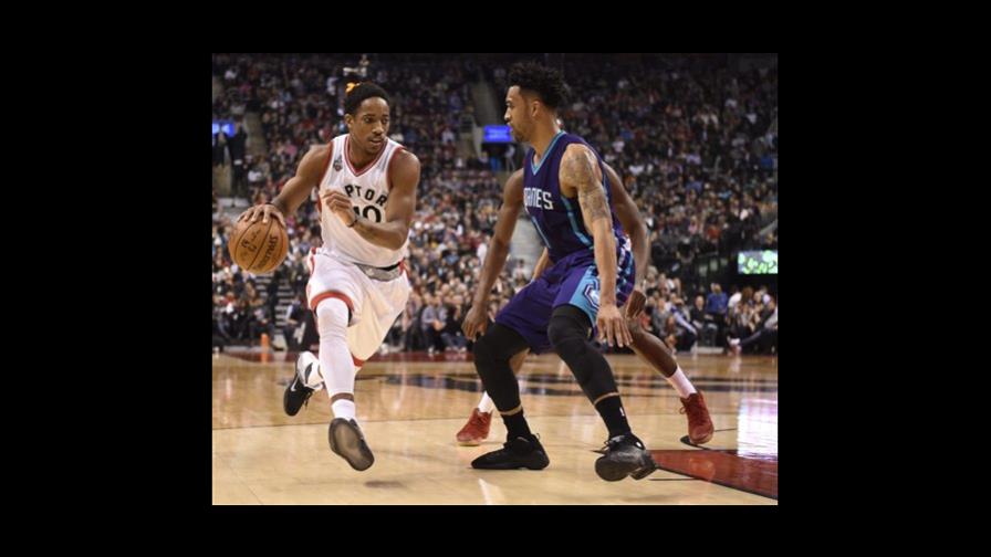 DeRozan anota 26, Raptors vencen 96-90 a Hornets