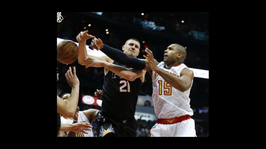 Horford ayuda con doble-doble a que Atlanta frene racha