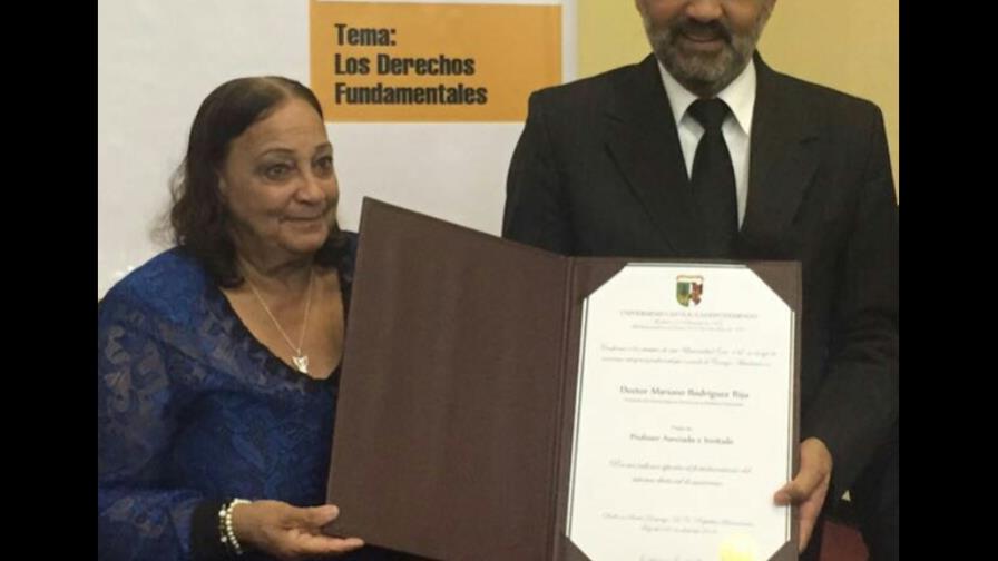 Universidad Católica otorga distinción al presidente del Tribunal Superior Electoral 