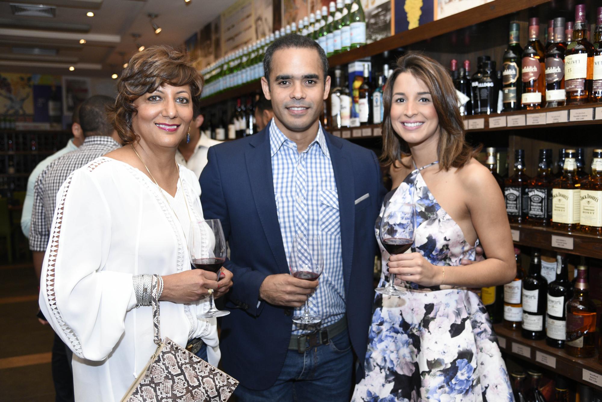Minerva del Risco, Alejandro Núñez y Lorena Espaillat.