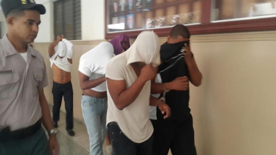 Aplazan medida contra siete personas acusadas de secuestrar señora en San Francisco de Macorís