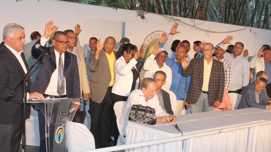 Veintiséis dirigentes del PRM y uno del PRSD pasan al PRD Veintiséis dirigentes del PRM y uno del PRSD pasan al PRD