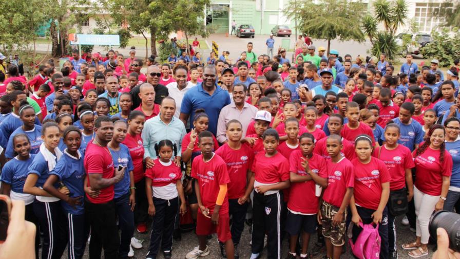 Ministerio celebra Día Mundial del Deporte con 600 escolares