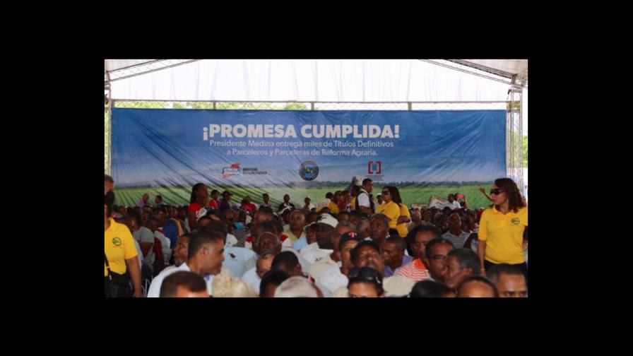 Gobierno entrega 2,559 títulos de parcelas a familias de Sabana Yegua