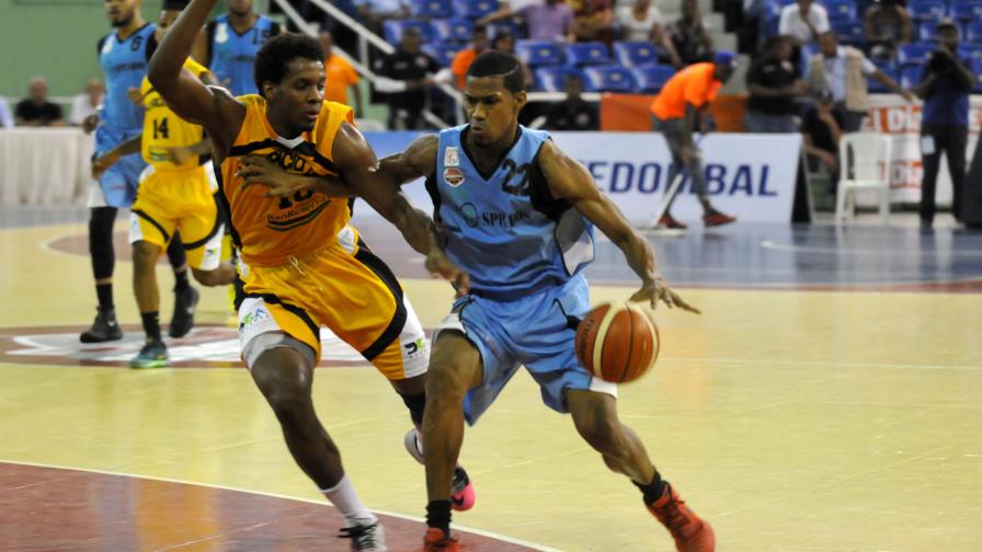 Los Prados viene de atrás para imponerse a Mauricio Báez