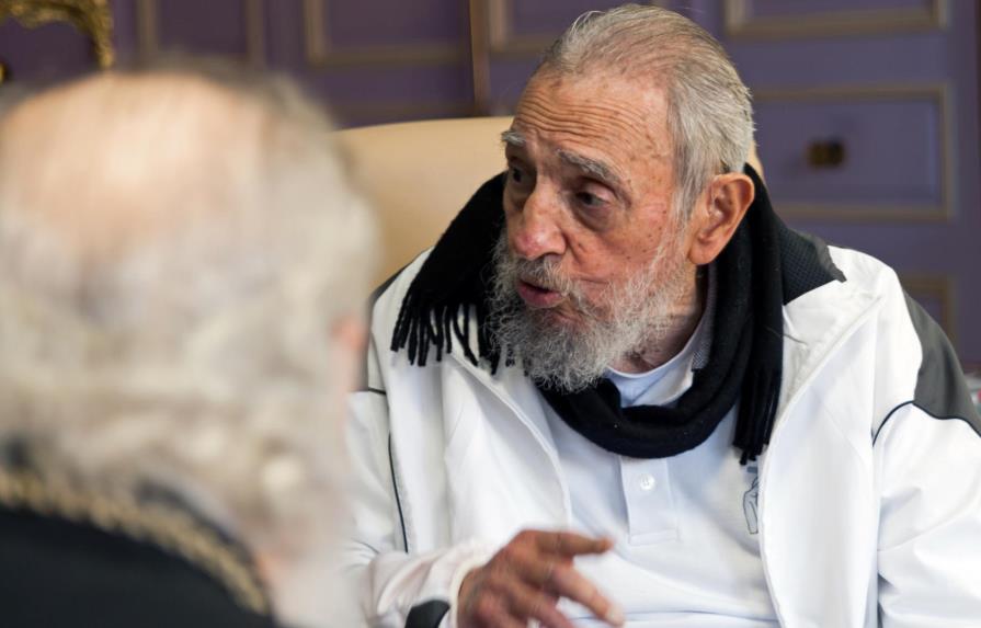 Fidel Castro reaparece en público en un homenaje a la fallecida Vilma Espín