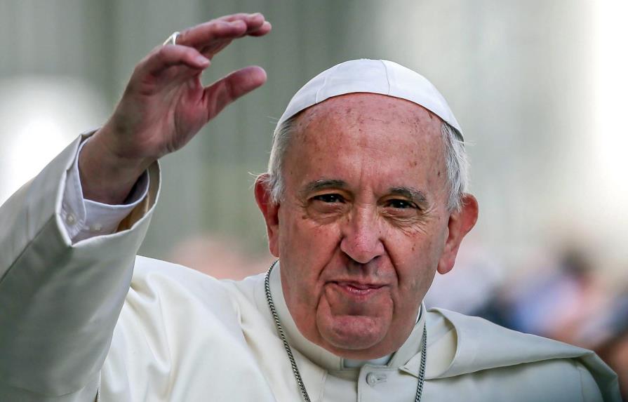 Papa pide respeto a gais pero rechaza presiones para legalizar su matrimonio 