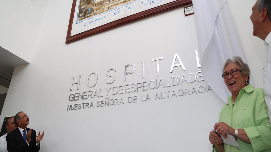Presidente Medina inaugura hospital 