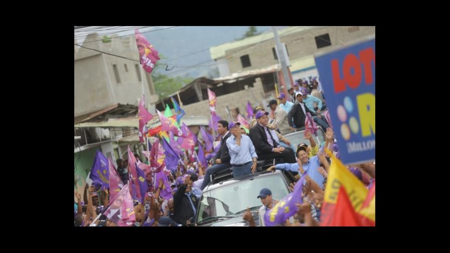 Presidente Danilo Medina encabeza caravana en Constanza Presidente Danilo Medina encabeza caravana en Constanza