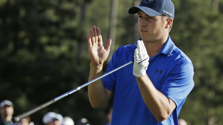 Jordan Spieth sede espacio, pero mantiene el liderato del Masters de Augusta