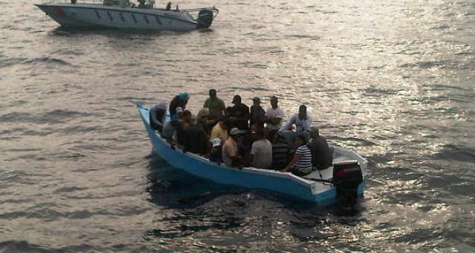 Autoridades puertorriqueñas detienen embarcación con 22 migrantes, entre ellos 13 dominicanos 