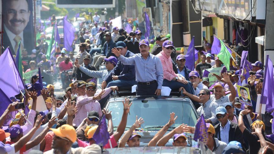 Danilo recorre las provincias Monseñor Nouel, Sánchez Ramírez y La Vega