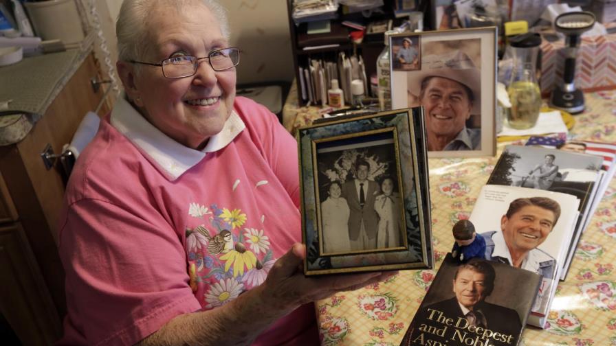 Ronald Reagan compartió más de cien cartas con una fan Ronald Reagan compartió más de cien cartas con una fan