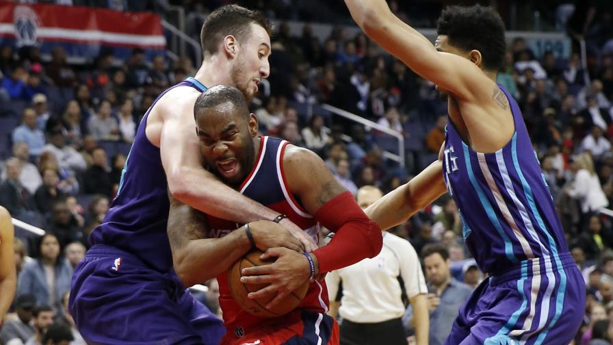 Los Wizards triunfan y le niegan la comodidad del cuarto puesto a los Hornets Los Wizards triunfan y le niegan la comodidad del cuarto puesto a los Hornets