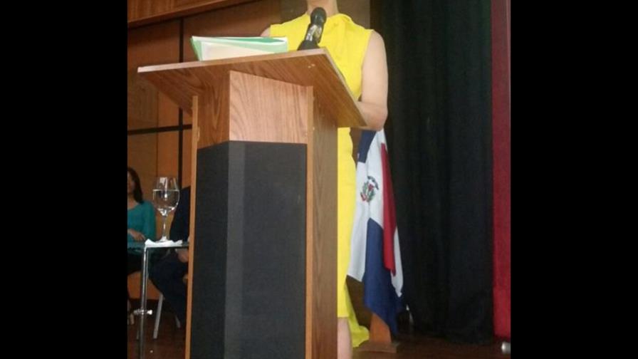 Candidata a la vicepresidencia de Al País llama a la “firmeza” para que las mujeres sean candidatas en igual proporción que hombres