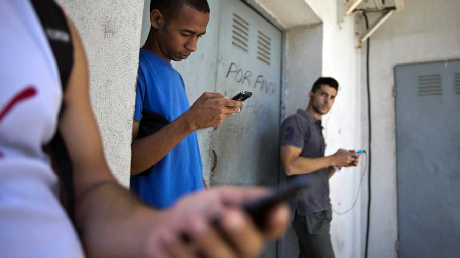 Lentitud de ley minimiza repercusión de “Twitter cubano” Lentitud de ley minimiza repercusión de “Twitter cubano”