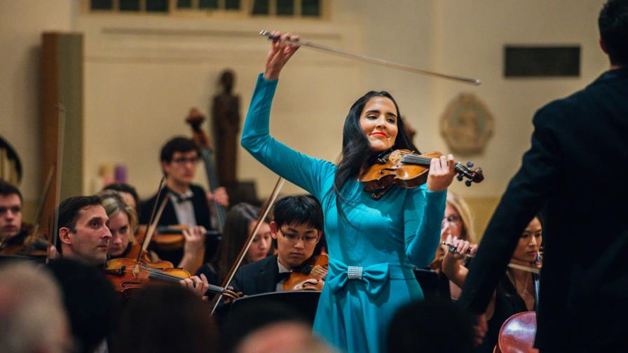 Aisha Syed hace historia al presentarse en Los Reales Alcazares de Sevilla 