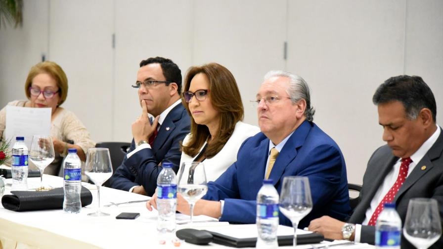 Sectores productivos de Santiago se reúnen con el Canciller