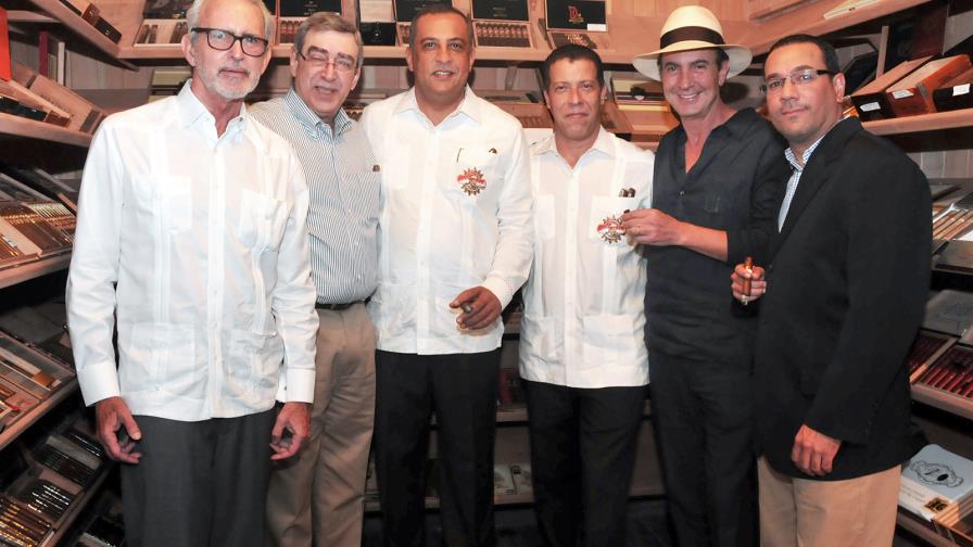 Un renovado Cigar Lounge Un renovado Cigar Lounge