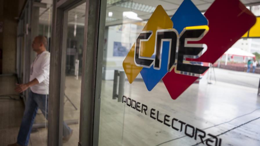 Capriles acusa al CNE de “inventar” requisitos para evitar revocatorio