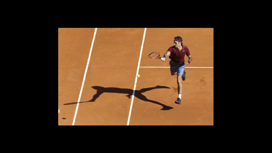 Federer gana en regreso a las canchas 