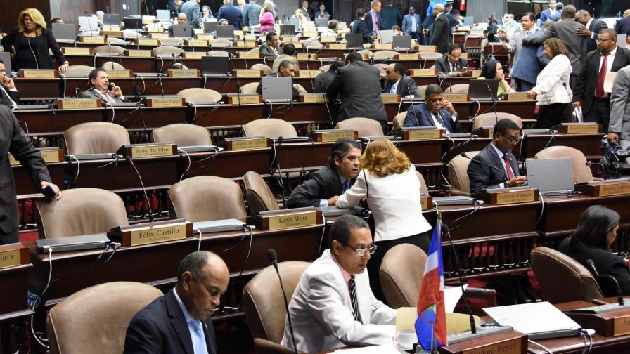 Diputados remiten proyecto de ley de Partidos Políticos a comisión