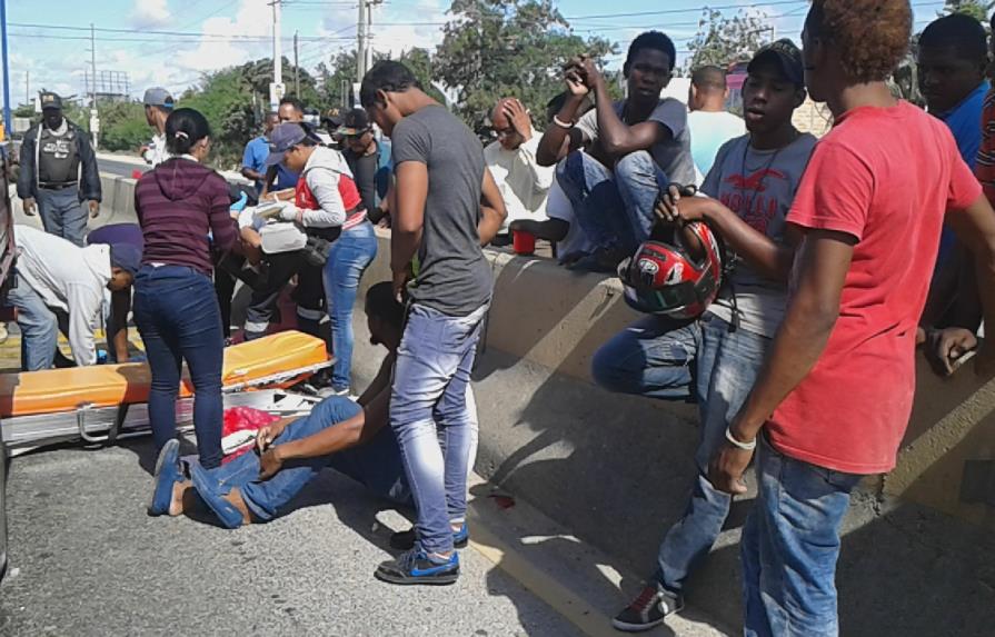 Tres heridos durante un accidente en reductor en la autopista Las Américas 