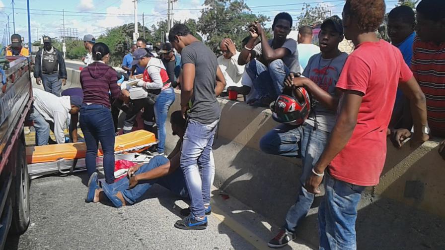 Tres heridos durante un accidente en reductor en la autopista Las Américas 