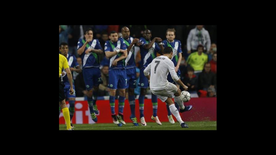 Enorme Cristiano marca triplete y arrastra al Madrid a semis 