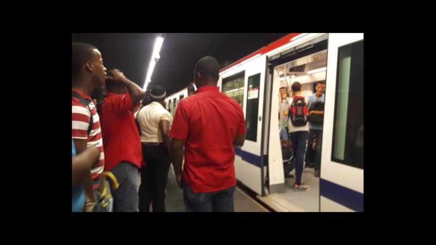 El servicio del Metro se detuvo porque una mano quedó atrapada entre las puertas 