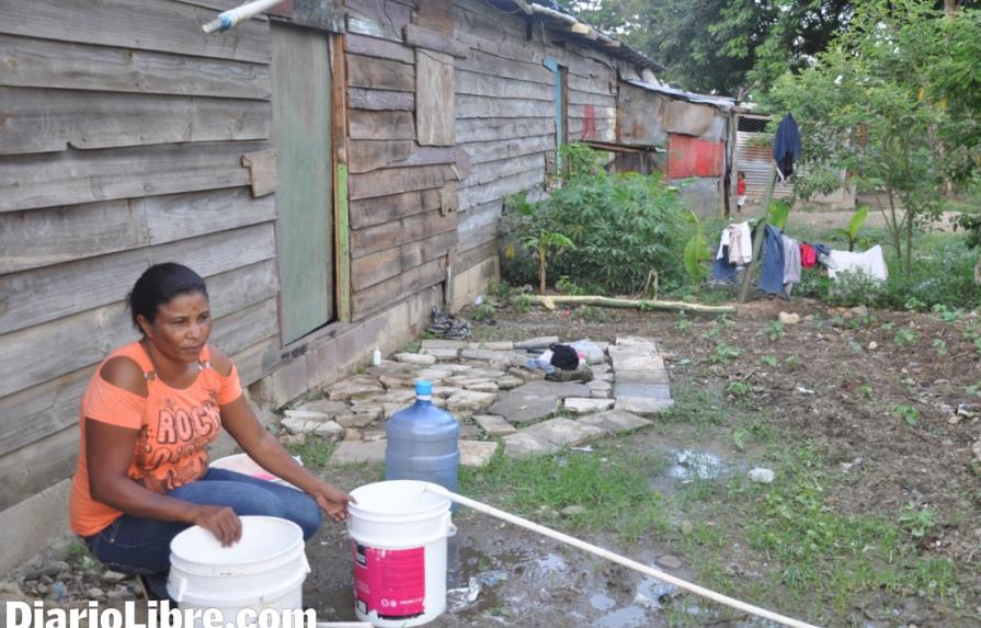 Crisis de agua potable afecta barrios Santiago