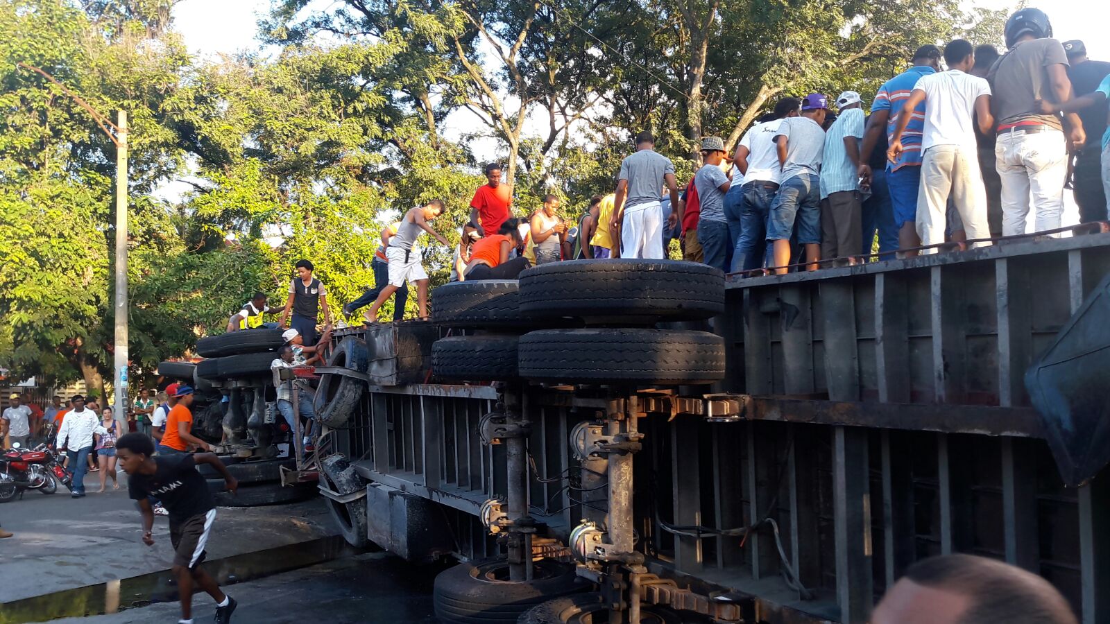 Imágenes del accidente entre el carro y la patana