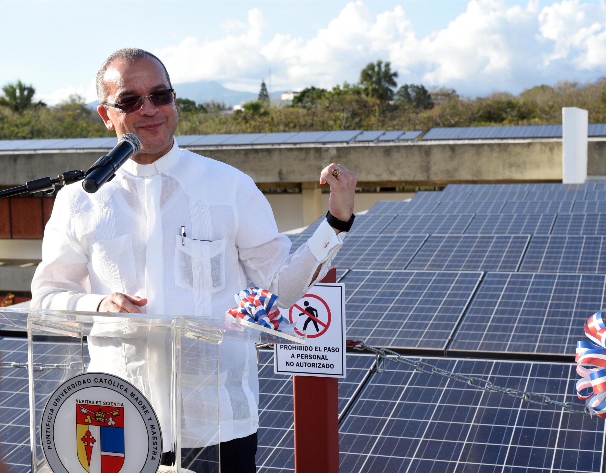 Reverendo padre doctor Ramón Alfredo de la Cruz Baldera, rector de PUCMM