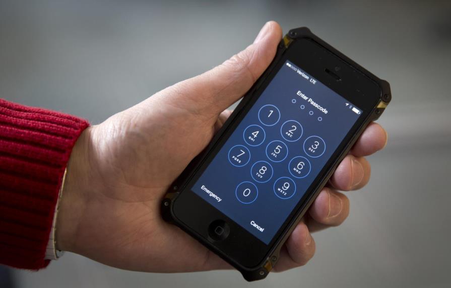 FBI pagó a “hackers” profesionales para acceder a iPhone de autor de tiroteo